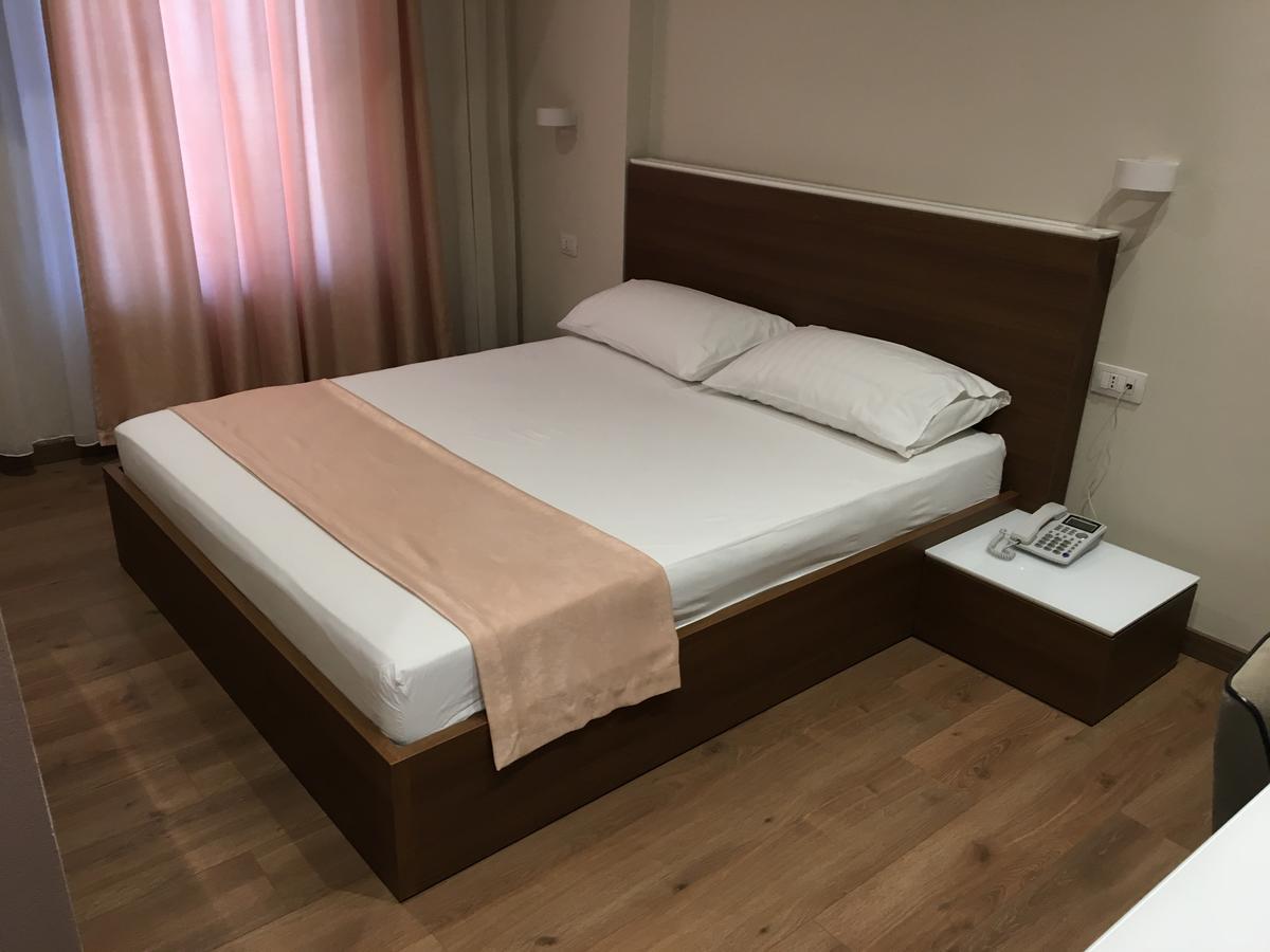 Soleo Hotel Τίρανα Εξωτερικό φωτογραφία